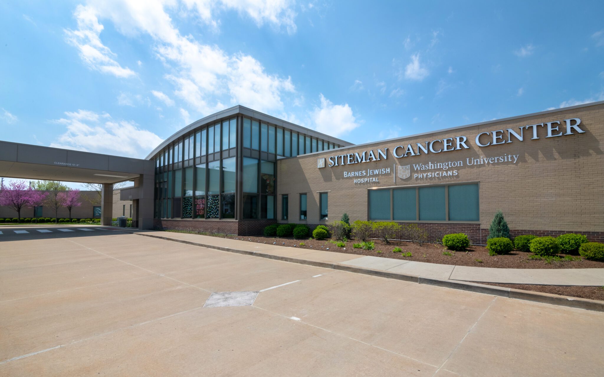 Siteman Cancer Center at MidAmerica Plaza in South County